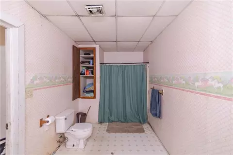 Bath - 1125 Atchison St, Atchison, KS 66002 photo 6 of 7