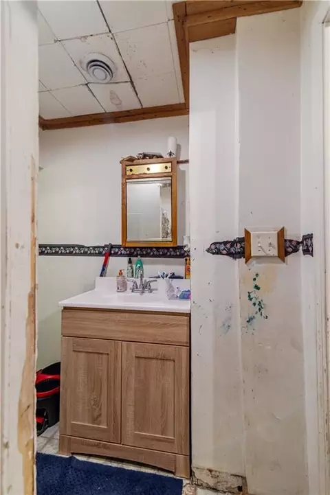 Bath - 1125 Atchison St, Atchison, KS 66002 photo 1 of 7