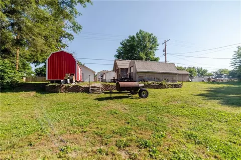 Exterior - 1125 Atchison St, Atchison, KS 66002 photo 12 of 26