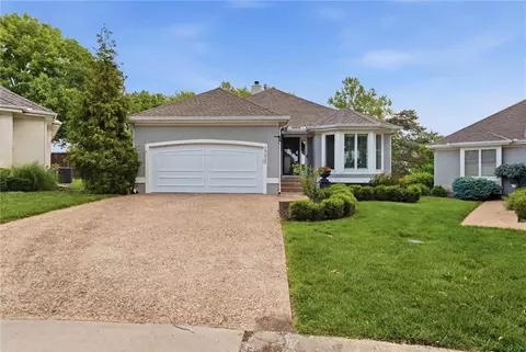 12033 Juniper St, Overland Park, KS 66209