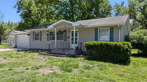 521 N 3rd St, Iola, KS 66749