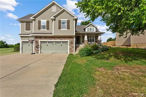 13317 Davis Ave, Bonner Springs, KS 66012