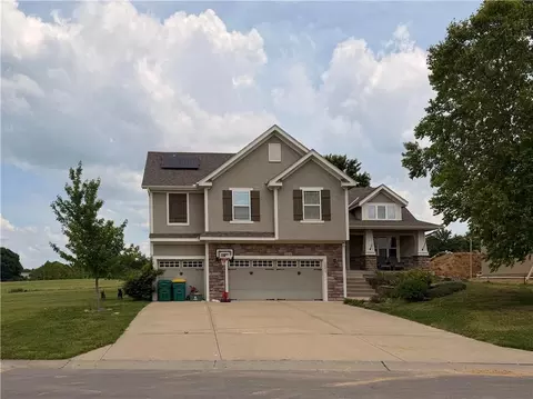 13317 Davis Ave, Bonner Springs, KS 66012