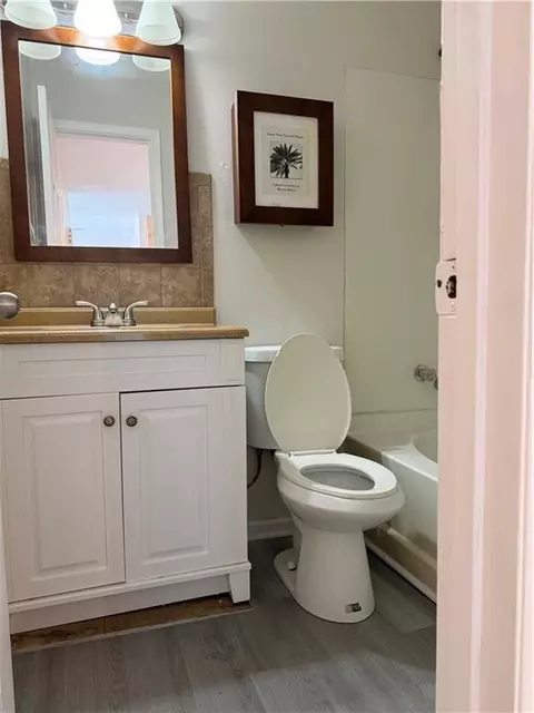 Bath - 1100 Colonial Dr, Lathrop, MO 64465 photo 1 of 1