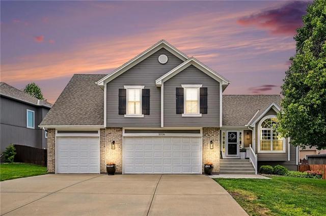 18106 Guinevere Ct, Smithville, MO 64089
