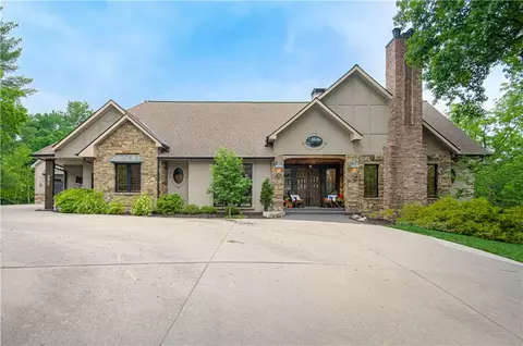 8700 Meadow Ln, Leawood, KS 66206