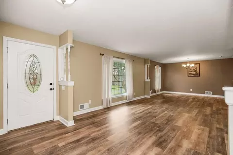 Living - 319 SE Ridgeview Dr, Lees Summit, MO 64063 photo 2 of 10