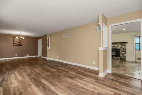 Living - 319 SE Ridgeview Dr, Lees Summit, MO 64063 photo 6 of 10