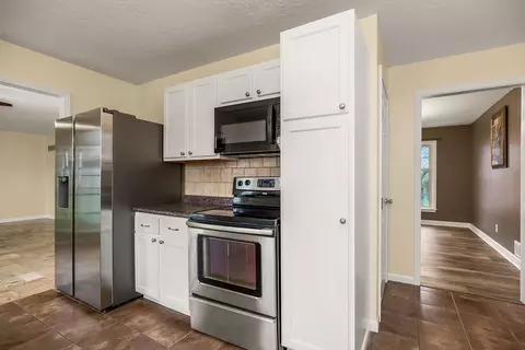 Kitchen - 319 SE Ridgeview Dr, Lees Summit, MO 64063 photo 1 of 3