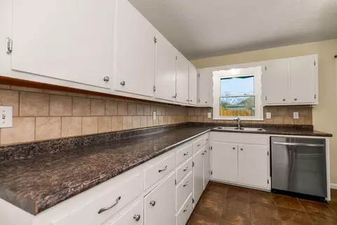 Kitchen - 319 SE Ridgeview Dr, Lees Summit, MO 64063 photo 3 of 3