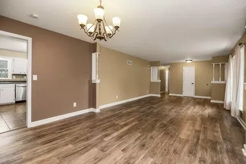 Living - 319 SE Ridgeview Dr, Lees Summit, MO 64063 photo 3 of 10