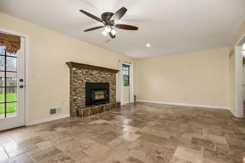 Living - 319 SE Ridgeview Dr, Lees Summit, MO 64063 photo 8 of 10