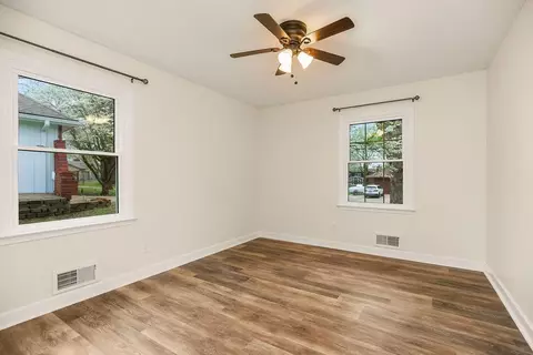 Bedroom - 319 SE Ridgeview Dr, Lees Summit, MO 64063 photo 5 of 6