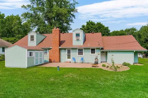 Exterior - 319 SE Ridgeview Dr, Lees Summit, MO 64063 photo 3 of 4