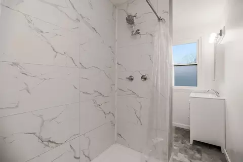Bath - 319 SE Ridgeview Dr, Lees Summit, MO 64063 photo 3 of 3