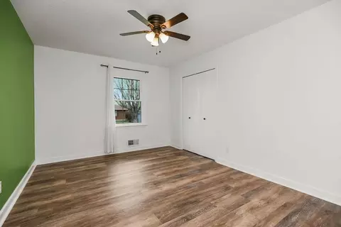 Bedroom - 319 SE Ridgeview Dr, Lees Summit, MO 64063 photo 4 of 6