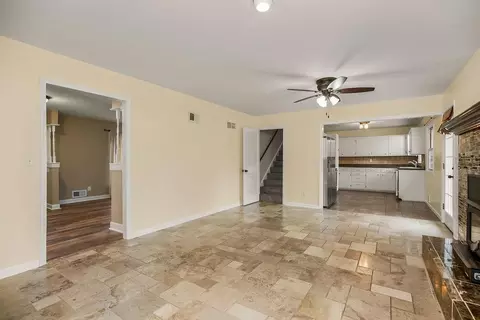 Living - 319 SE Ridgeview Dr, Lees Summit, MO 64063 photo 10 of 10