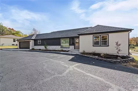 1309 W 100th Ter, Kansas City, MO 64114