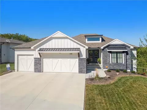 3208 Saddlebred Ter, Lees Summit, MO 64082
