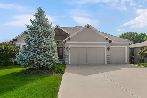 6817 Millbrook St, Shawnee, KS 66218