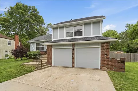 15132 S Locust St, Olathe, KS 66062