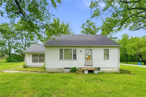 117 E 1st St, Lawson, MO 64062
