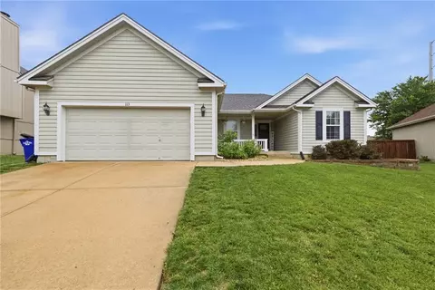 113 N Cedar Hills St, Olathe, KS 66061