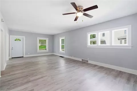 Living - 611 Arrow St, Marshall, MO 65340 photo 1 of 5