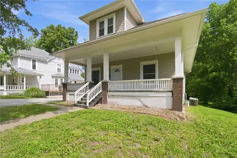 Exterior - 611 Arrow St, Marshall, MO 65340 photo 3 of 7