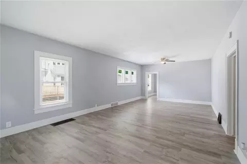 Living - 611 Arrow St, Marshall, MO 65340 photo 3 of 5