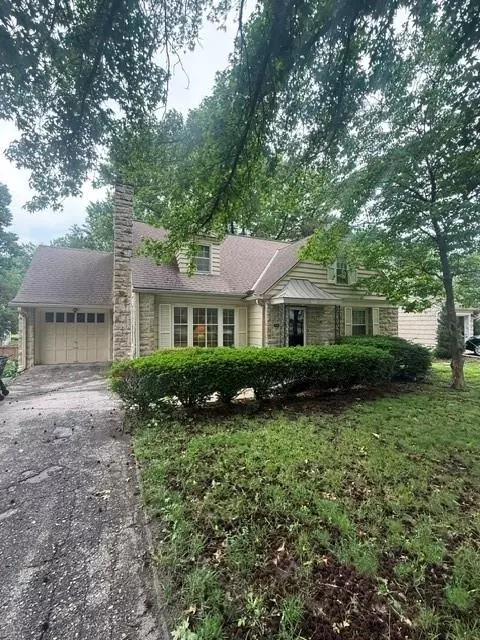 5325 Norwood St, Fairway, KS 66205