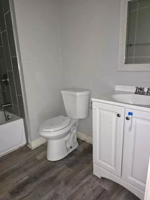 Bath - 109 E Joy St, Harrisonville, MO 64701 photo 2 of 3