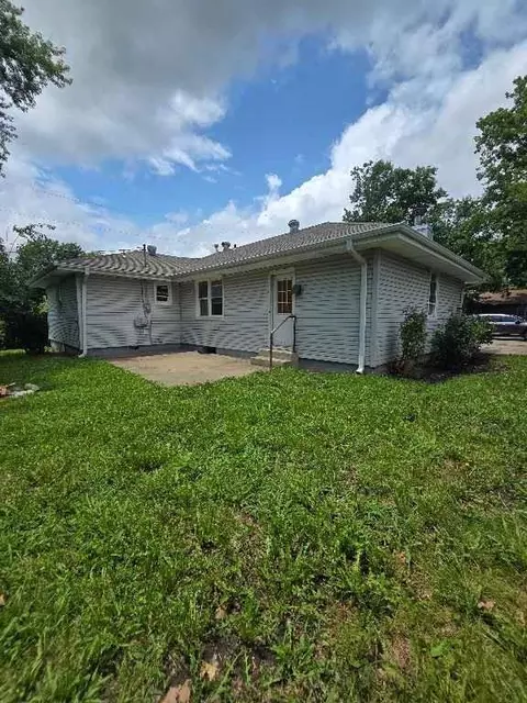 Exterior - 109 E Joy St, Harrisonville, MO 64701 photo 1 of 4