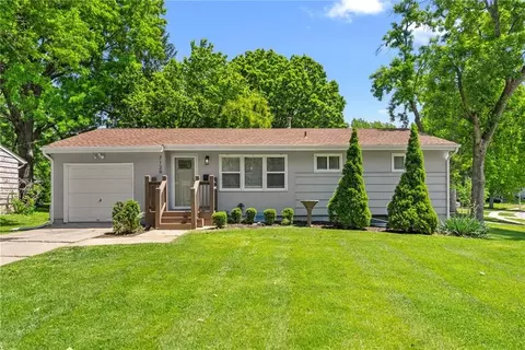 7129 Lowell Ave, Overland Park, KS 66204
