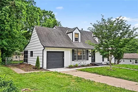 3813 NE 50th St, Kansas City, MO 64119