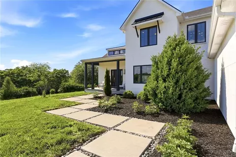 Exterior - 29706 Easley Rd, Lees Summit, MO 64086 photo 3 of 21