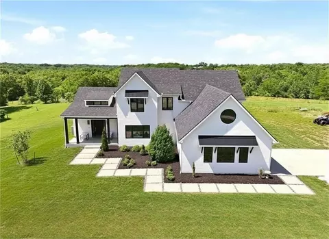 Exterior - 29706 Easley Rd, Lees Summit, MO 64086 photo 1 of 21