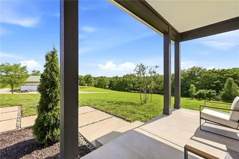 Exterior - 29706 Easley Rd, Lees Summit, MO 64086 photo 5 of 21