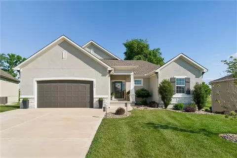 1008 Churchill Cir, Raymore, MO 64083