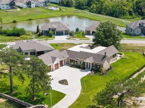 12811 W 71st St, Shawnee, KS 66216