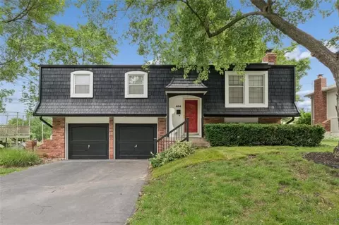 604 S Montclaire Dr, Olathe, KS 66061