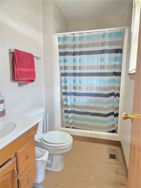 Bath - 817 W Park St, Cherryvale, KS 67335 photo 1 of 5