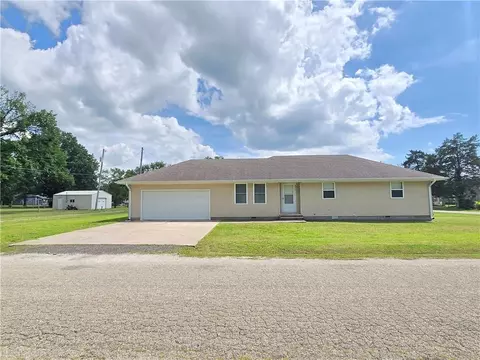 Exterior - 817 W Park St, Cherryvale, KS 67335 photo 12 of 12