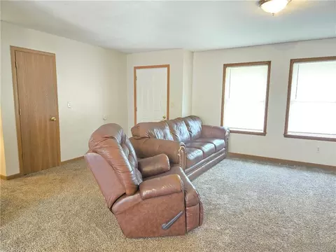 Living - 817 W Park St, Cherryvale, KS 67335 photo 2 of 4