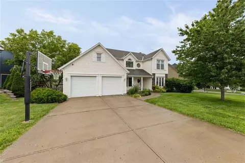 7238 N Myrtle Ave, Gladstone, MO 64119