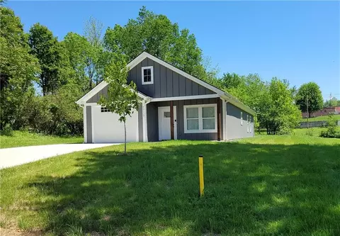 1715 S Hardy Ave, Independence, MO 64052