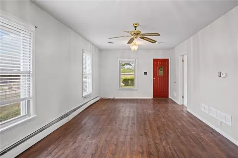 Living - 1300 John St, Atchison, KS 66002 photo 2 of 3