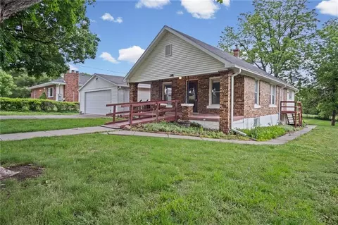 Exterior - 1300 John St, Atchison, KS 66002 photo 3 of 10