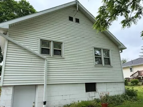 Exterior - 1300 John St, Atchison, KS 66002 photo 5 of 10