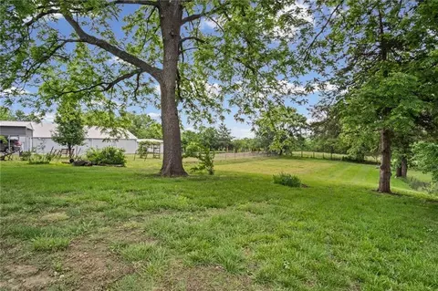 Exterior - 1300 John St, Atchison, KS 66002 photo 6 of 10